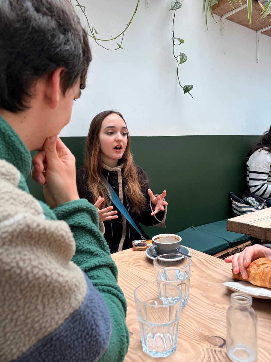 Lively French conversation at a Babel Social session